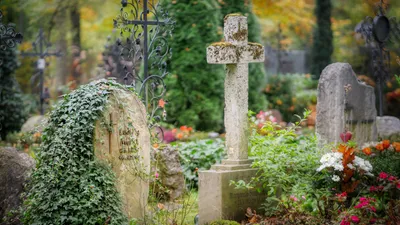 Péče o opuštěné německé hroby na pohřebišti